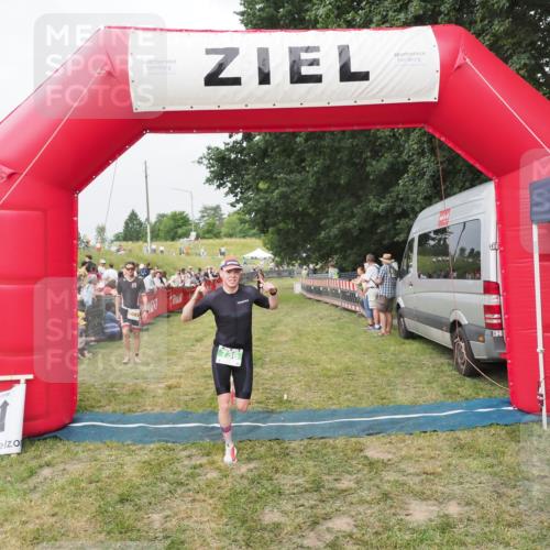 21.06.2025 - 27. Vierlanden-Triathlon MichiJ http://msf.ph/oto/8034704 15.06.2026 12:58:37 Ziel 736, 1034, 1035, 1036, 1037 meine-sportfotos.de