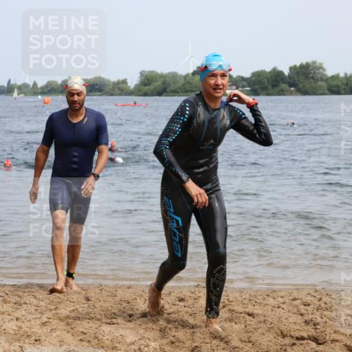 15.06.2025 - 27. Vierlanden-Triathlon Lena Gebhardt http://msf.ph/oto/8034710 15.06.2025 11:20:21 Schwimmen 838, 880, 890, 926, 940 meine-sportfotos.de