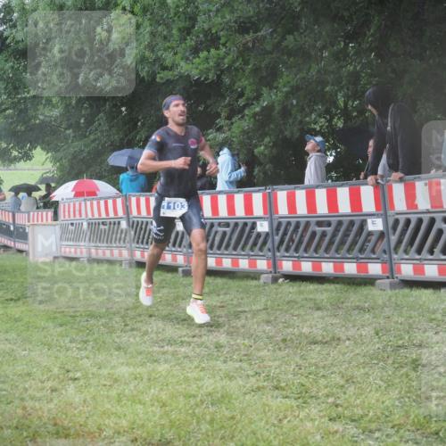 21.06.2025 - 27. Vierlanden-Triathlon KatJ http://msf.ph/oto/8034711 15.06.2025 13:49:31 Ziel 1103, 1137 meine-sportfotos.de