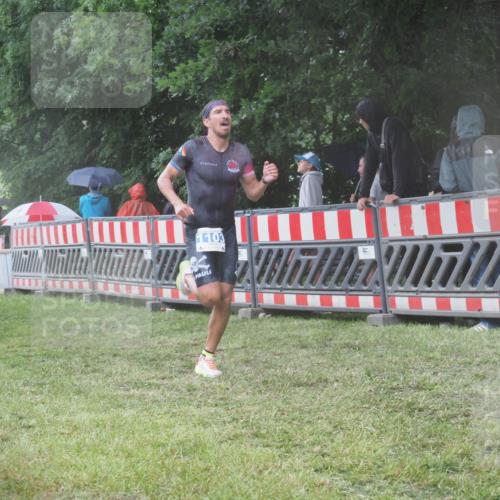 21.06.2025 - 27. Vierlanden-Triathlon KatJ http://msf.ph/oto/8034721 15.06.2025 13:49:31 Ziel 1103, 1137 meine-sportfotos.de