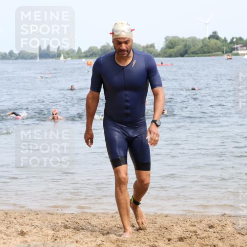 15.06.2025 - 27. Vierlanden-Triathlon Lena Gebhardt http://msf.ph/oto/8034727 15.06.2025 11:20:23 Schwimmen 838, 880, 890, 926, 969 meine-sportfotos.de