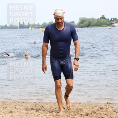 15.06.2025 - 27. Vierlanden-Triathlon Lena Gebhardt http://msf.ph/oto/8034732 15.06.2025 11:20:23 Schwimmen 838, 880, 890, 926, 969 meine-sportfotos.de