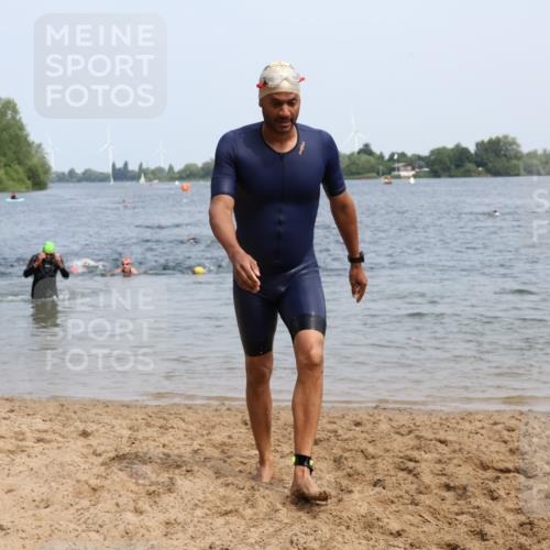 15.06.2025 - 27. Vierlanden-Triathlon Lena Gebhardt http://msf.ph/oto/8034736 15.06.2025 11:20:24 Schwimmen 838, 880, 890, 926, 969 meine-sportfotos.de