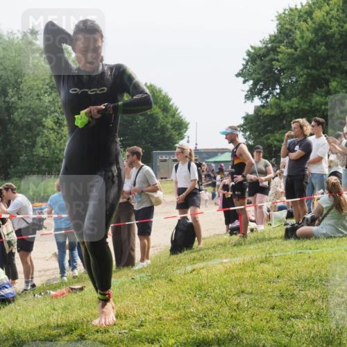 15.06.2025 - 27. Vierlanden-Triathlon KatJ http://msf.ph/oto/8034740 15.06.2025 11:18:55 Schwimmen 885, 916 meine-sportfotos.de