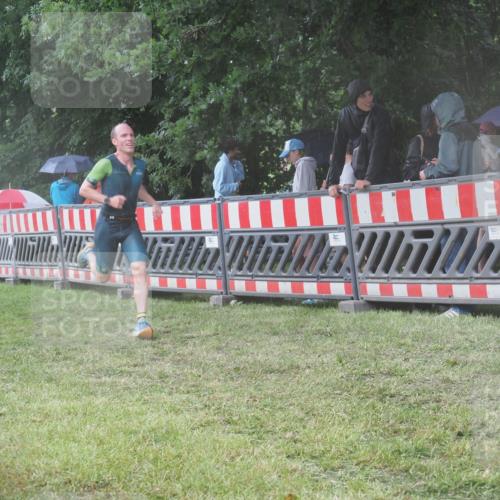 21.06.2025 - 27. Vierlanden-Triathlon KatJ http://msf.ph/oto/8034741 15.06.2025 13:49:33 Ziel 1103, 1137 meine-sportfotos.de
