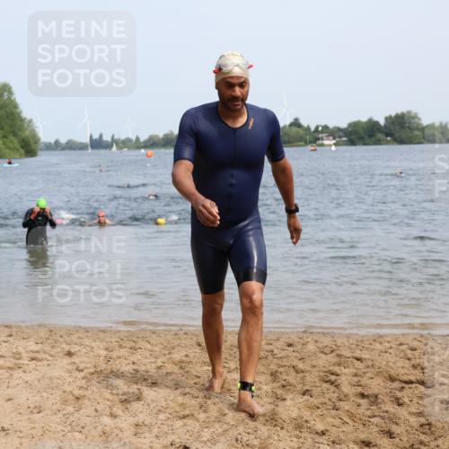 15.06.2025 - 27. Vierlanden-Triathlon Lena Gebhardt http://msf.ph/oto/8034742 15.06.2025 11:20:24 Schwimmen 838, 880, 890, 926, 969 meine-sportfotos.de