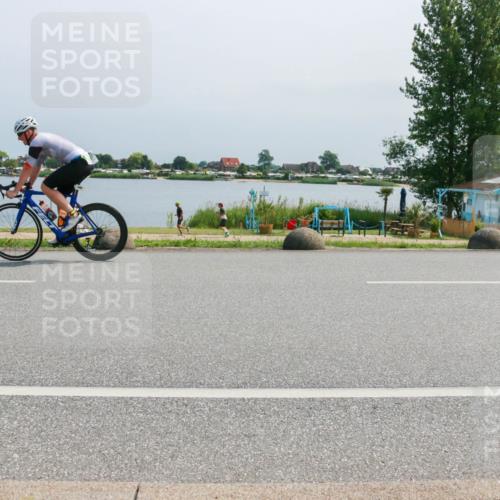 15.06.2025 - 27. Vierlanden-Triathlon H.Heesch http://msf.ph/oto/8034743 15.06.2025 11:43:02 Radfahren 642, 688, 817 meine-sportfotos.de