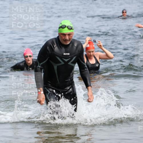 15.06.2025 - 27. Vierlanden-Triathlon Lena Gebhardt http://msf.ph/oto/8034744 15.06.2025 11:20:26 Schwimmen 838, 880, 890, 926, 969 meine-sportfotos.de