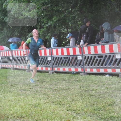21.06.2025 - 27. Vierlanden-Triathlon KatJ http://msf.ph/oto/8034747 15.06.2025 13:49:33 Ziel 1103, 1137 meine-sportfotos.de