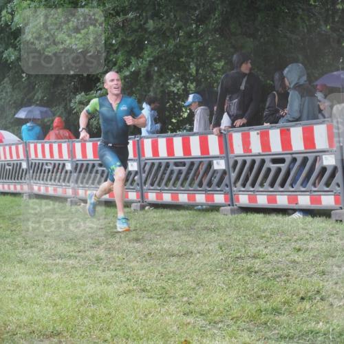 21.06.2025 - 27. Vierlanden-Triathlon KatJ http://msf.ph/oto/8034752 15.06.2025 13:49:33 Ziel 1103, 1137 meine-sportfotos.de