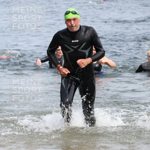 15.06.2025 - 27. Vierlanden-Triathlon Lena Gebhardt http://msf.ph/oto/8034753 15.06.2025 11:20:27 Schwimmen 838, 880, 890, 926, 969 meine-sportfotos.de