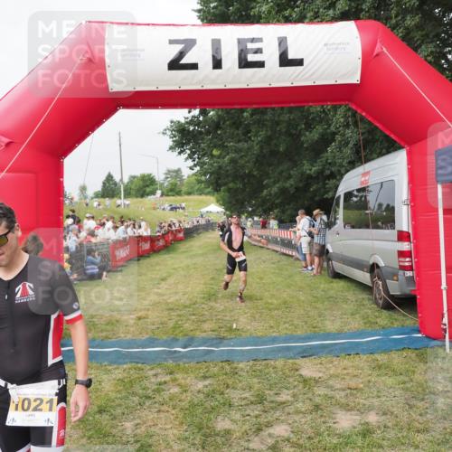 21.06.2025 - 27. Vierlanden-Triathlon MichiJ http://msf.ph/oto/8034757 15.06.2026 12:58:43 Ziel 111, 736 meine-sportfotos.de