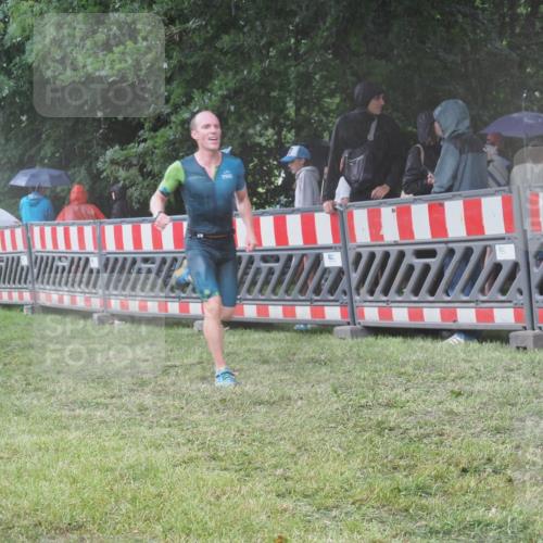 21.06.2025 - 27. Vierlanden-Triathlon KatJ http://msf.ph/oto/8034758 15.06.2025 13:49:33 Ziel 1103, 1137 meine-sportfotos.de