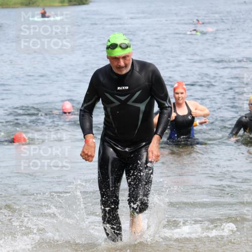 15.06.2025 - 27. Vierlanden-Triathlon Lena Gebhardt http://msf.ph/oto/8034759 15.06.2025 11:20:29 Schwimmen 838, 880, 890, 926, 969 meine-sportfotos.de