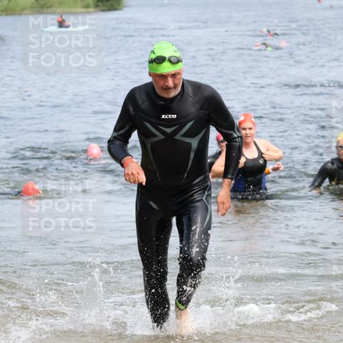 15.06.2025 - 27. Vierlanden-Triathlon Lena Gebhardt http://msf.ph/oto/8034762 15.06.2025 11:20:29 Schwimmen 838, 880, 890, 926, 969 meine-sportfotos.de