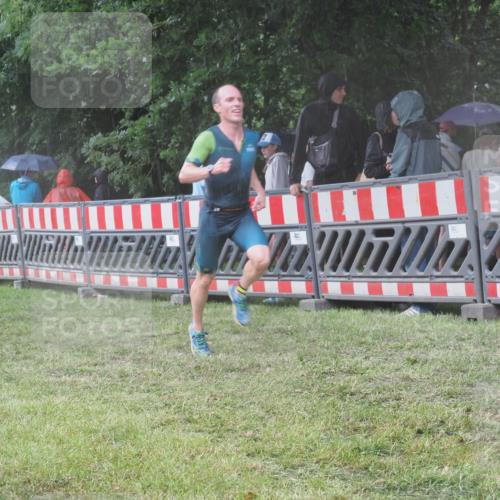 21.06.2025 - 27. Vierlanden-Triathlon KatJ http://msf.ph/oto/8034764 15.06.2025 13:49:33 Ziel 1103, 1137 meine-sportfotos.de