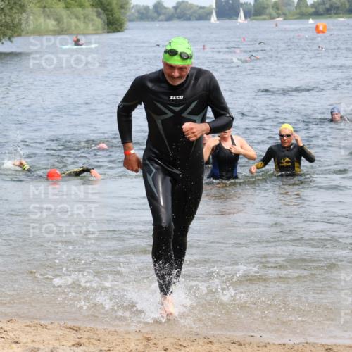 15.06.2025 - 27. Vierlanden-Triathlon Lena Gebhardt http://msf.ph/oto/8034765 15.06.2025 11:20:29 Schwimmen 838, 880, 890, 926, 969 meine-sportfotos.de