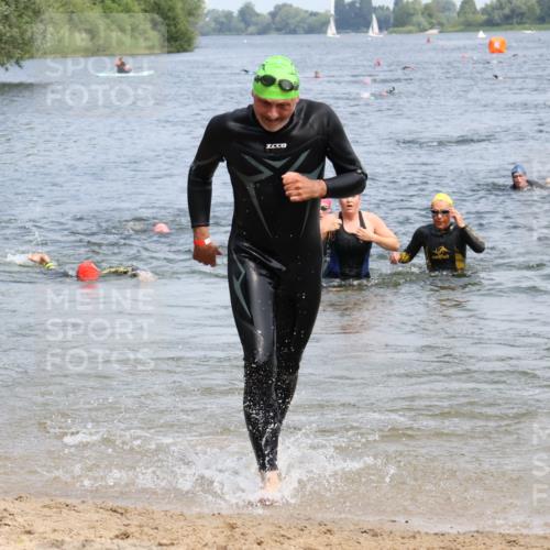 15.06.2025 - 27. Vierlanden-Triathlon Lena Gebhardt http://msf.ph/oto/8034768 15.06.2025 11:20:29 Schwimmen 838, 880, 890, 926, 969 meine-sportfotos.de