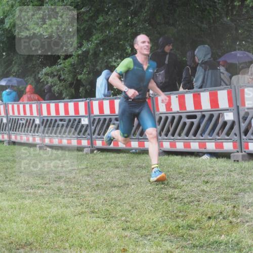 21.06.2025 - 27. Vierlanden-Triathlon KatJ http://msf.ph/oto/8034769 15.06.2025 13:49:33 Ziel 1103, 1137 meine-sportfotos.de