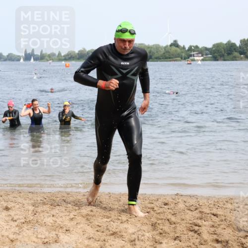 15.06.2025 - 27. Vierlanden-Triathlon Lena Gebhardt http://msf.ph/oto/8034781 15.06.2025 11:20:31 Schwimmen 838, 890, 926, 969, 1400 meine-sportfotos.de