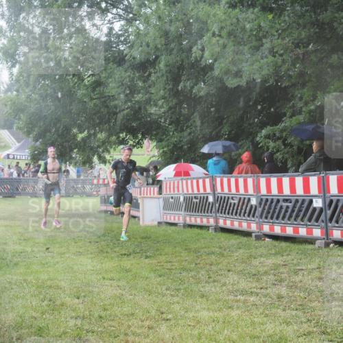 21.06.2025 - 27. Vierlanden-Triathlon KatJ http://msf.ph/oto/8034789 15.06.2025 13:49:48 Ziel 1138, 1146 meine-sportfotos.de