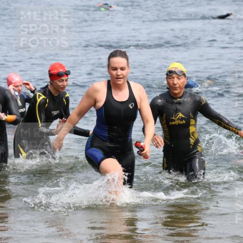 15.06.2025 - 27. Vierlanden-Triathlon Lena Gebhardt http://msf.ph/oto/8034810 15.06.2025 11:20:34 Schwimmen 838, 879, 924, 941, 969, 1400 meine-sportfotos.de