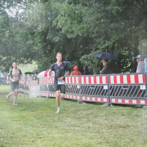 21.06.2025 - 27. Vierlanden-Triathlon KatJ http://msf.ph/oto/8034819 15.06.2025 13:49:49 Ziel 1138, 1146 meine-sportfotos.de