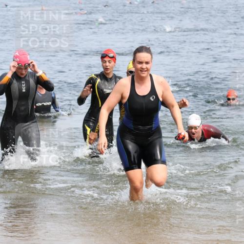 15.06.2025 - 27. Vierlanden-Triathlon Lena Gebhardt http://msf.ph/oto/8034821 15.06.2025 11:20:36 Schwimmen 838, 879, 924, 936, 941, 969, 1400 meine-sportfotos.de