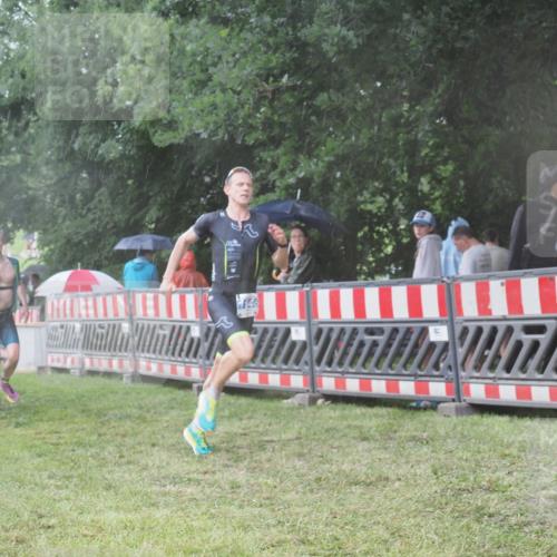 21.06.2025 - 27. Vierlanden-Triathlon KatJ http://msf.ph/oto/8034833 15.06.2025 13:49:49 Ziel 1138, 1146 meine-sportfotos.de