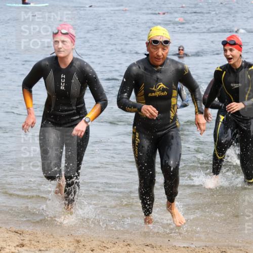 15.06.2025 - 27. Vierlanden-Triathlon Lena Gebhardt http://msf.ph/oto/8034849 15.06.2025 11:20:39 Schwimmen 879, 924, 936, 941, 969, 1400 meine-sportfotos.de