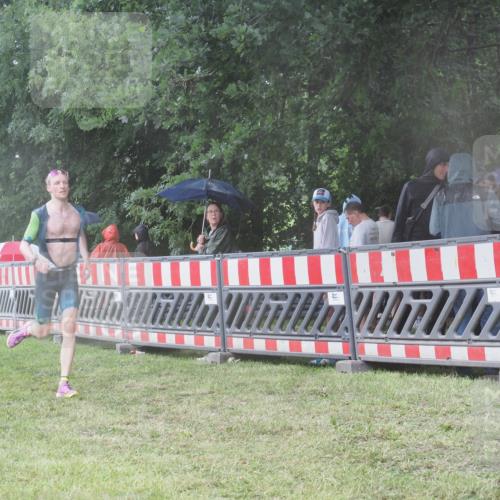 21.06.2025 - 27. Vierlanden-Triathlon KatJ http://msf.ph/oto/8034851 15.06.2025 13:49:50 Ziel 1138, 1146 meine-sportfotos.de