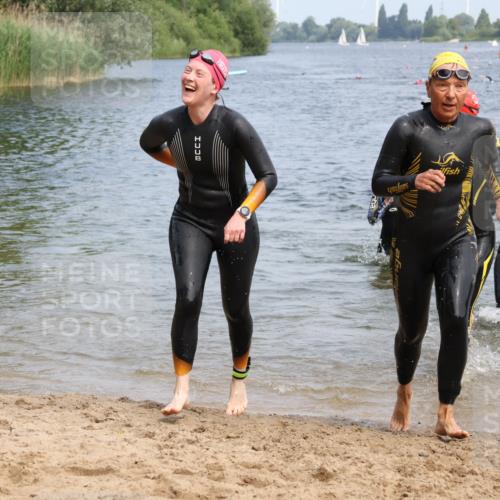 15.06.2025 - 27. Vierlanden-Triathlon Lena Gebhardt http://msf.ph/oto/8034860 15.06.2025 11:20:39 Schwimmen 879, 924, 936, 941, 969, 1400 meine-sportfotos.de