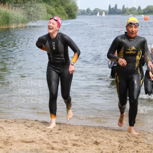 15.06.2025 - 27. Vierlanden-Triathlon Lena Gebhardt http://msf.ph/oto/8034865 15.06.2025 11:20:39 Schwimmen 879, 924, 936, 941, 969, 1400 meine-sportfotos.de