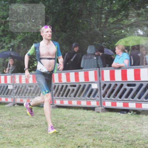 21.06.2025 - 27. Vierlanden-Triathlon KatJ http://msf.ph/oto/8034880 15.06.2025 13:49:51 Ziel 1138 meine-sportfotos.de