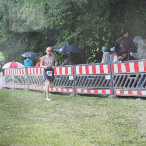 21.06.2025 - 27. Vierlanden-Triathlon KatJ http://msf.ph/oto/8034888 15.06.2025 13:50:05 Ziel 1102, 1126, 1160 meine-sportfotos.de