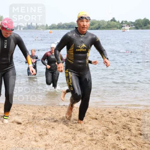 15.06.2025 - 27. Vierlanden-Triathlon Lena Gebhardt http://msf.ph/oto/8034892 15.06.2025 11:20:41 Schwimmen 879, 892, 924, 936, 941, 969, 1400 meine-sportfotos.de