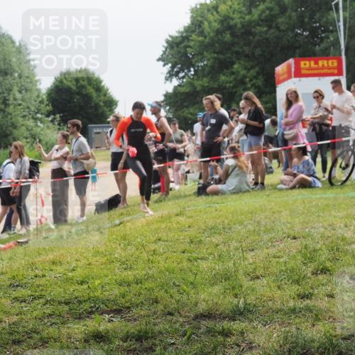 15.06.2025 - 27. Vierlanden-Triathlon KatJ http://msf.ph/oto/8034895 15.06.2025 11:19:22 Schwimmen 878, 901, 923 meine-sportfotos.de