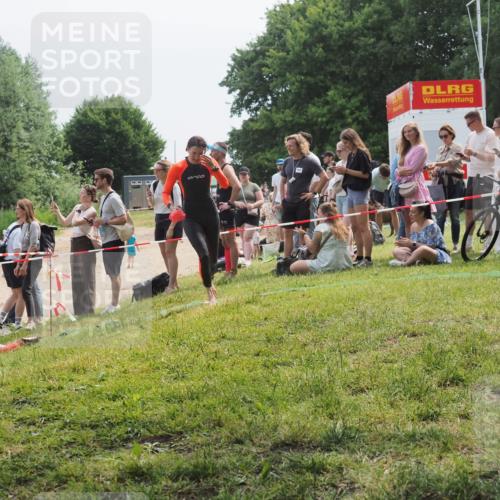 15.06.2025 - 27. Vierlanden-Triathlon KatJ http://msf.ph/oto/8034903 15.06.2025 11:19:23 Schwimmen 878, 901, 923 meine-sportfotos.de