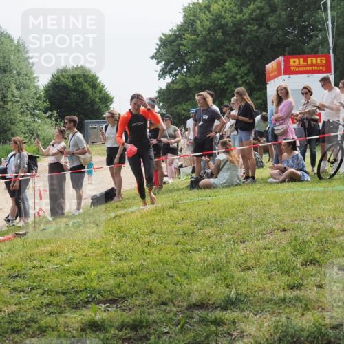 15.06.2025 - 27. Vierlanden-Triathlon KatJ http://msf.ph/oto/8034910 15.06.2025 11:19:23 Schwimmen 878, 901, 923 meine-sportfotos.de