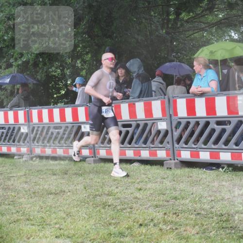 21.06.2025 - 27. Vierlanden-Triathlon KatJ http://msf.ph/oto/8034912 15.06.2025 13:50:06 Ziel 1102, 1126, 1160 meine-sportfotos.de