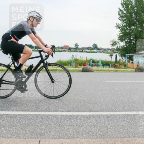 15.06.2025 - 27. Vierlanden-Triathlon H.Heesch http://msf.ph/oto/8034919 15.06.2025 10:44:06 Radfahren 18, 25, 225, 383, 411 meine-sportfotos.de