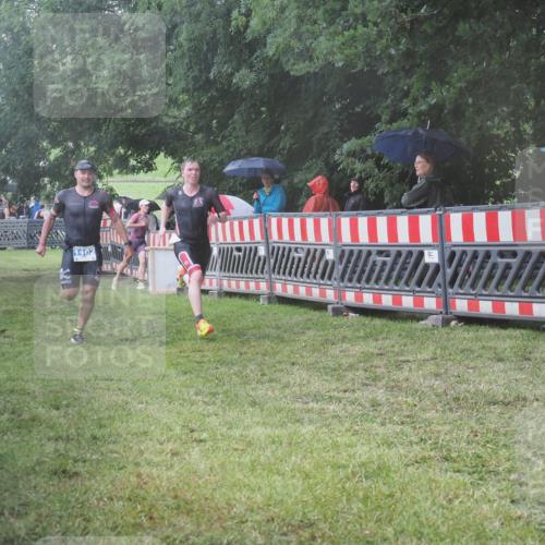 21.06.2025 - 27. Vierlanden-Triathlon KatJ http://msf.ph/oto/8034923 15.06.2025 13:50:07 Ziel 1102, 1126, 1160 meine-sportfotos.de