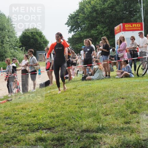 15.06.2025 - 27. Vierlanden-Triathlon KatJ http://msf.ph/oto/8034924 15.06.2025 11:19:23 Schwimmen 878, 901, 923 meine-sportfotos.de