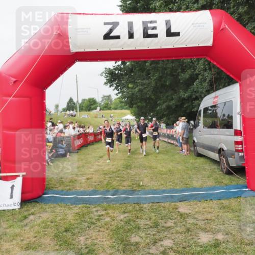 21.06.2025 - 27. Vierlanden-Triathlon MichiJ http://msf.ph/oto/8034925 15.06.2026 12:58:50 Ziel 111, 122, 662, 995, 996, 997, 998, 1010, 1011, 1012 meine-sportfotos.de