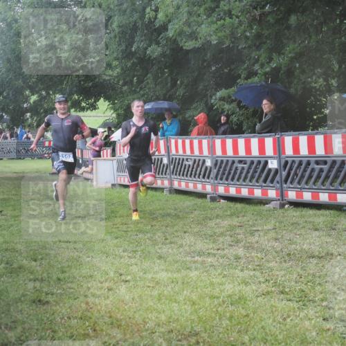 21.06.2025 - 27. Vierlanden-Triathlon KatJ http://msf.ph/oto/8034927 15.06.2025 13:50:08 Ziel 1102, 1126, 1160 meine-sportfotos.de