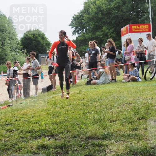 15.06.2025 - 27. Vierlanden-Triathlon KatJ http://msf.ph/oto/8034932 15.06.2025 11:19:23 Schwimmen 878, 901, 923 meine-sportfotos.de