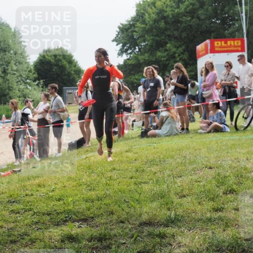 15.06.2025 - 27. Vierlanden-Triathlon KatJ http://msf.ph/oto/8034937 15.06.2025 11:19:24 Schwimmen 878, 901, 923 meine-sportfotos.de