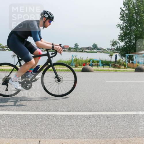 21.06.2025 - 27. Vierlanden-Triathlon H.Heesch http://msf.ph/oto/8034947 15.06.2025 11:43:13 Radfahren 681, 853, 854 meine-sportfotos.de