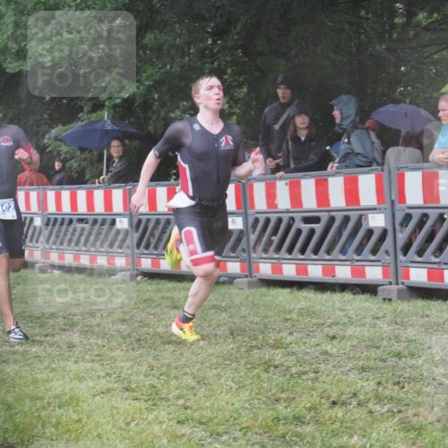 21.06.2025 - 27. Vierlanden-Triathlon KatJ http://msf.ph/oto/8034949 15.06.2025 13:50:08 Ziel 1102, 1126, 1160 meine-sportfotos.de