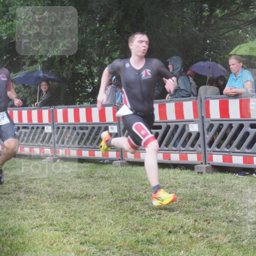 21.06.2025 - 27. Vierlanden-Triathlon KatJ http://msf.ph/oto/8034954 15.06.2025 13:50:08 Ziel 1102, 1126, 1160 meine-sportfotos.de